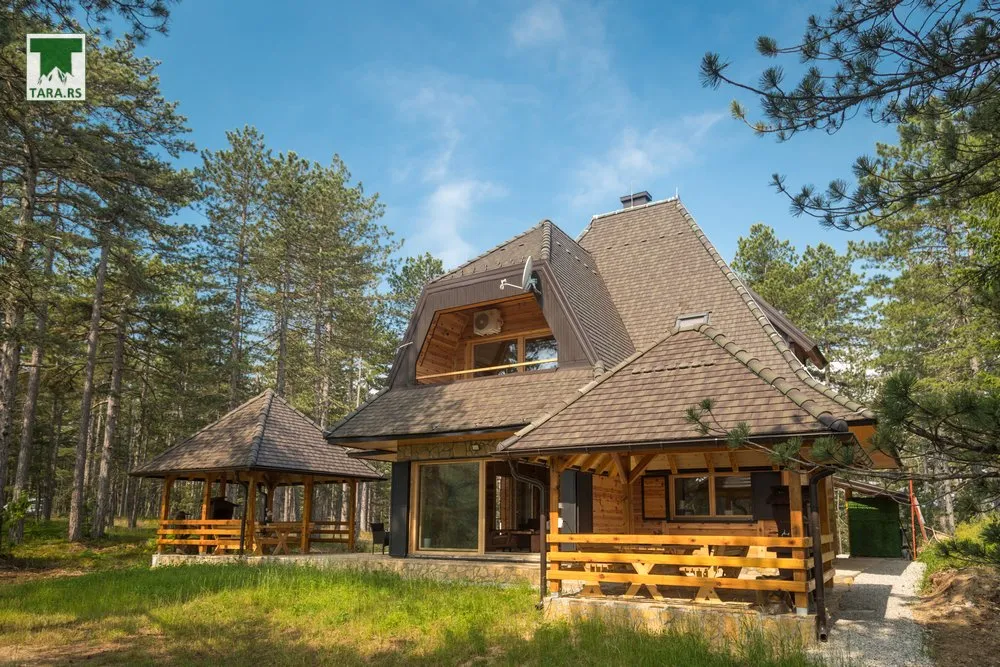 Apartmani CRNI BOR