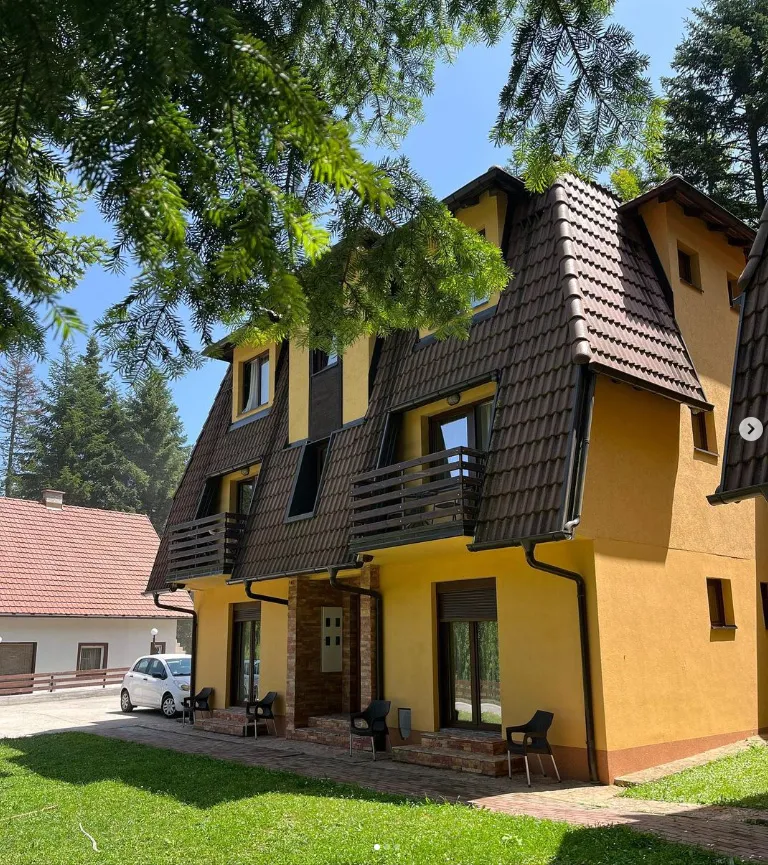 Apartmani MITROVAČKI KONAK