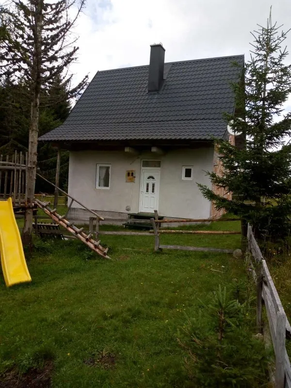Izdavanje vikendice na Goliji
