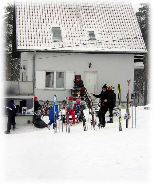 KUĆA NA SKI STAZI